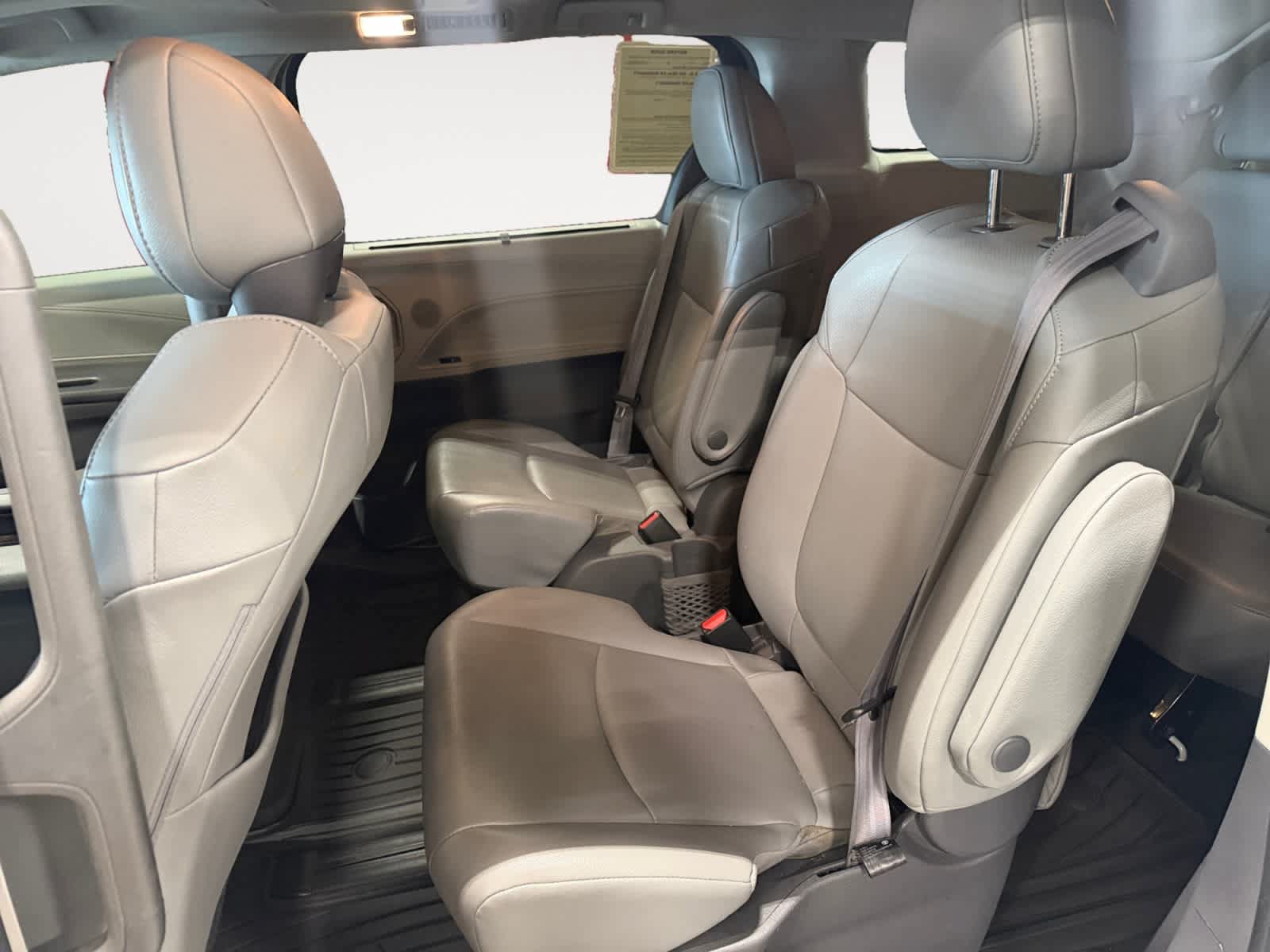 Used 2021 Toyota Sienna XLE w/ XLE Plus Package FWD image 14