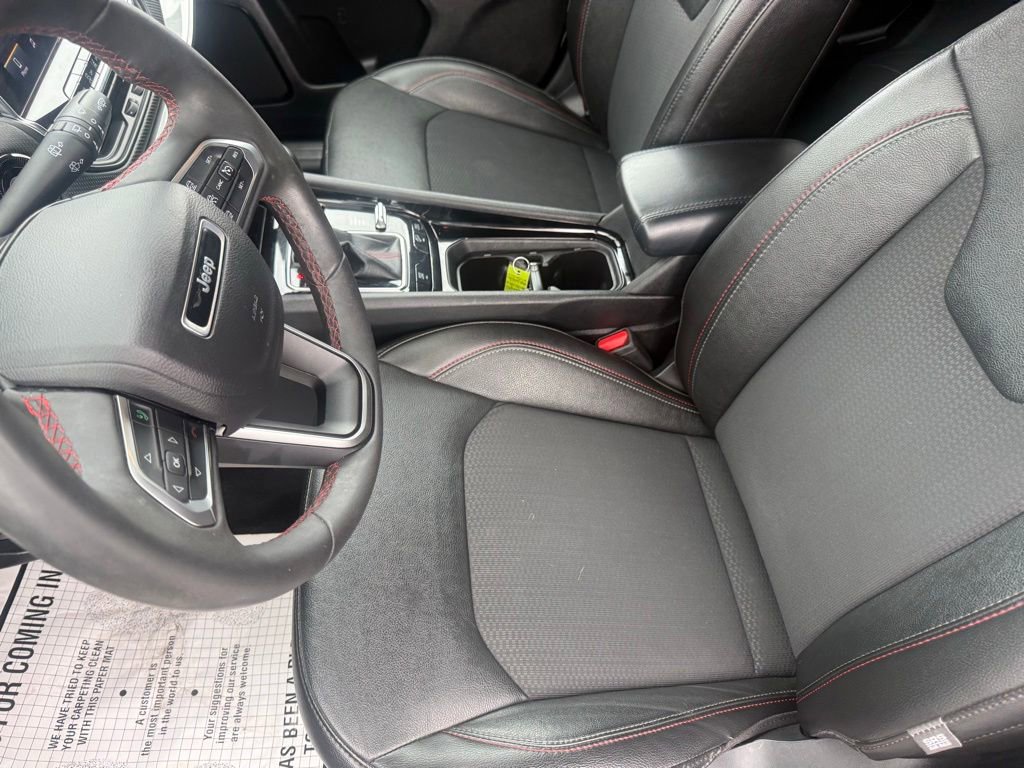 Used 2023 Jeep Compass Trailhawk w/ Trailhawk Convenience Group AWD/4WD image 19