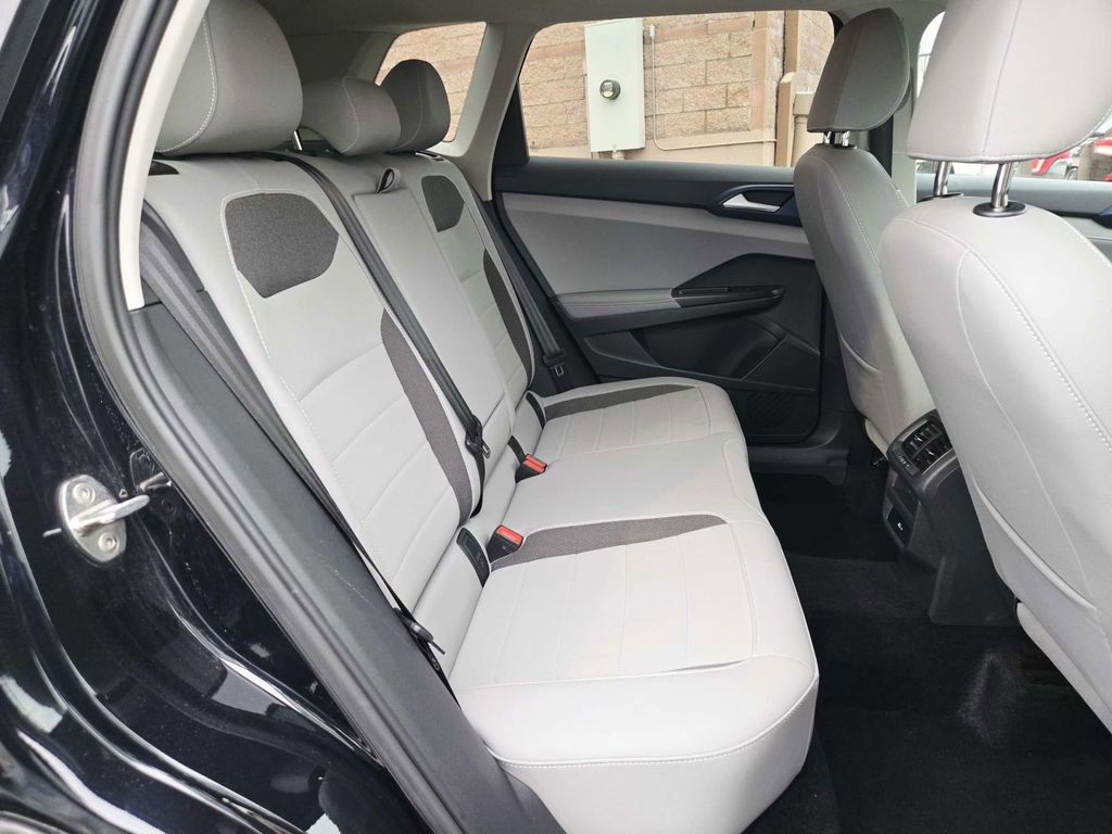 Used 2024 Volkswagen Taos SE image 14