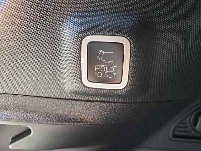 New 2024 Jeep Grand Cherokee Limited w/ Luxury Tech Group II image 18