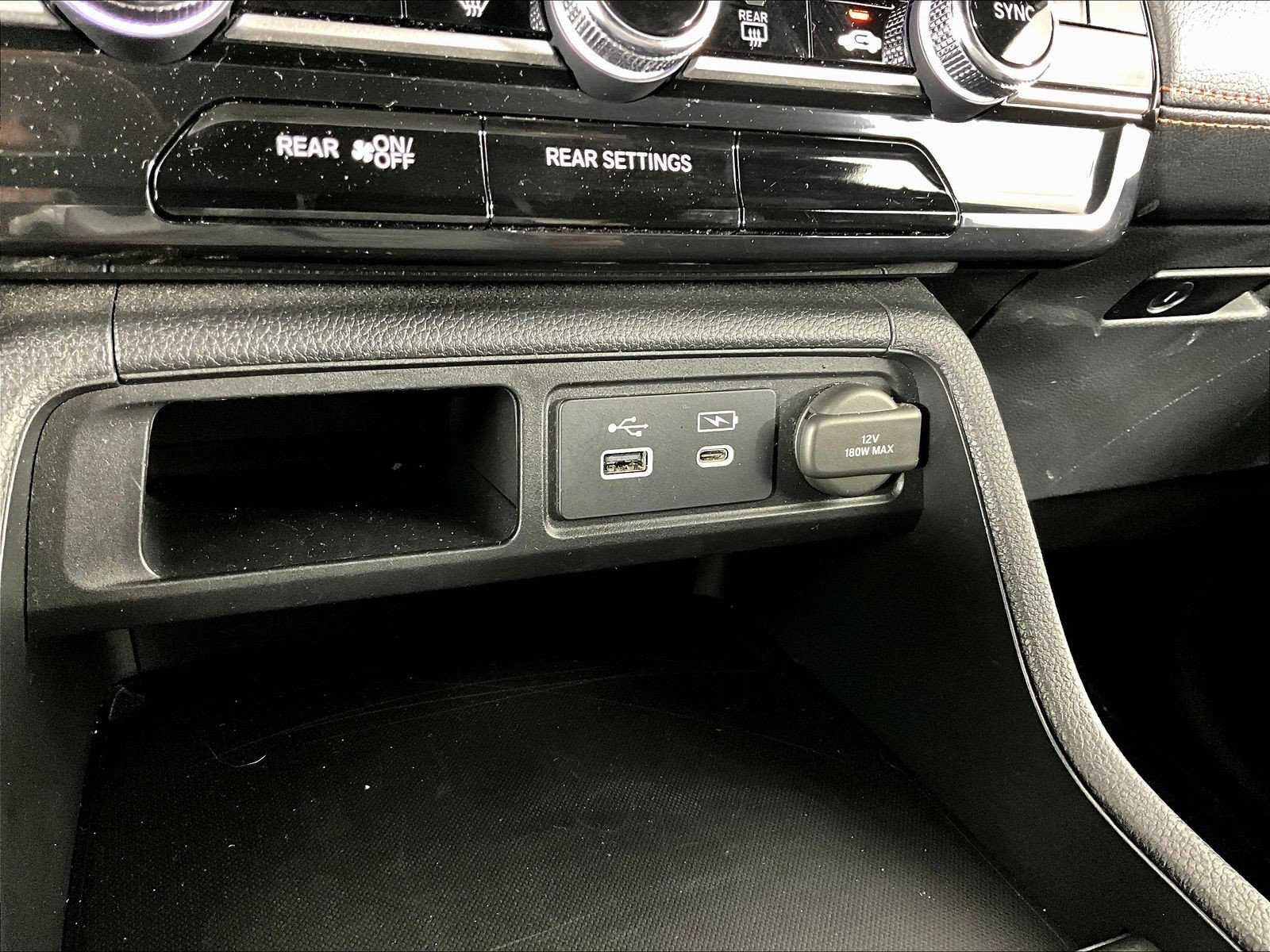 Used 2025 Honda Pilot Sport image 16