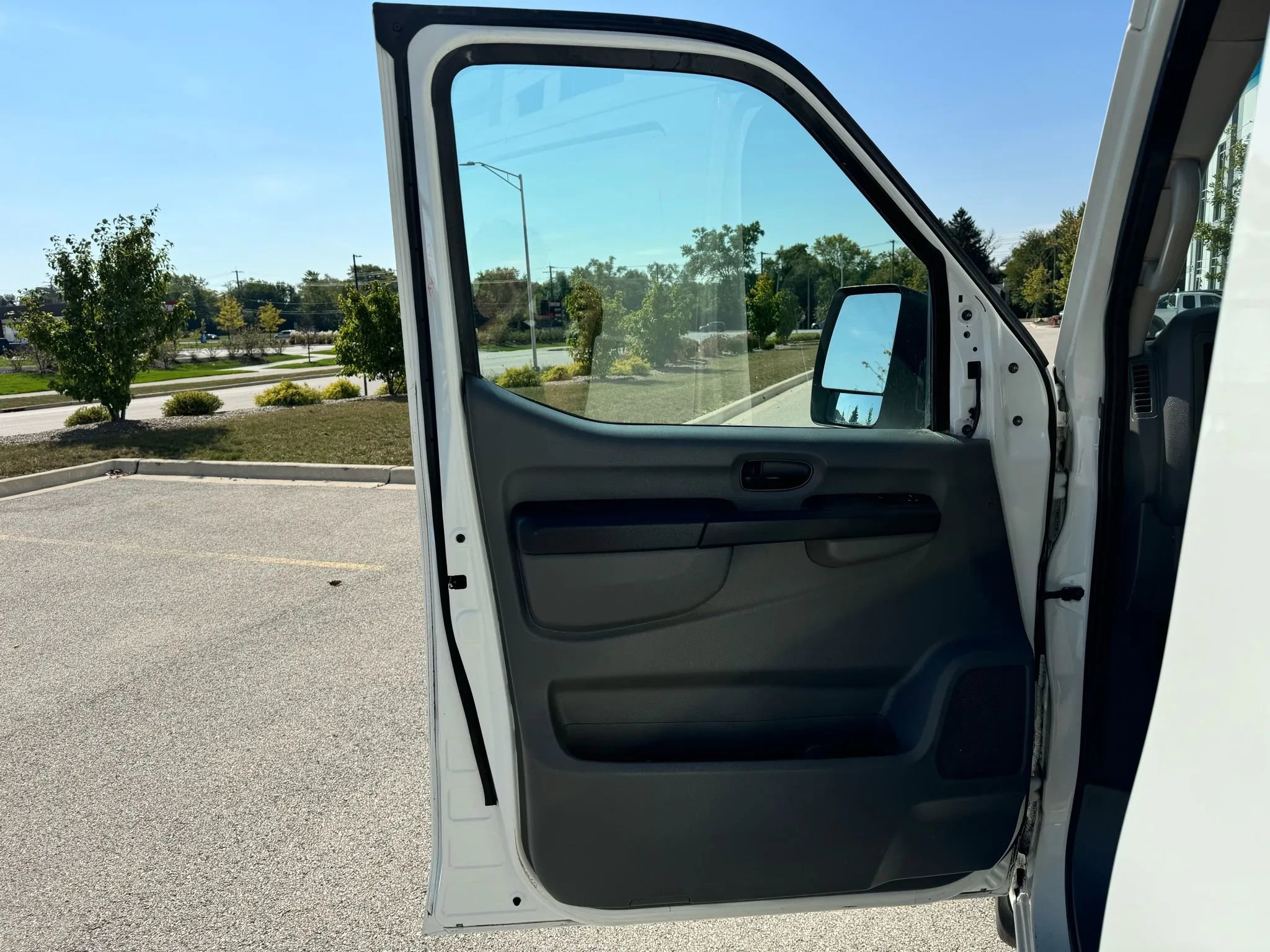 Used 2015 Nissan NV 2500 SL image 12