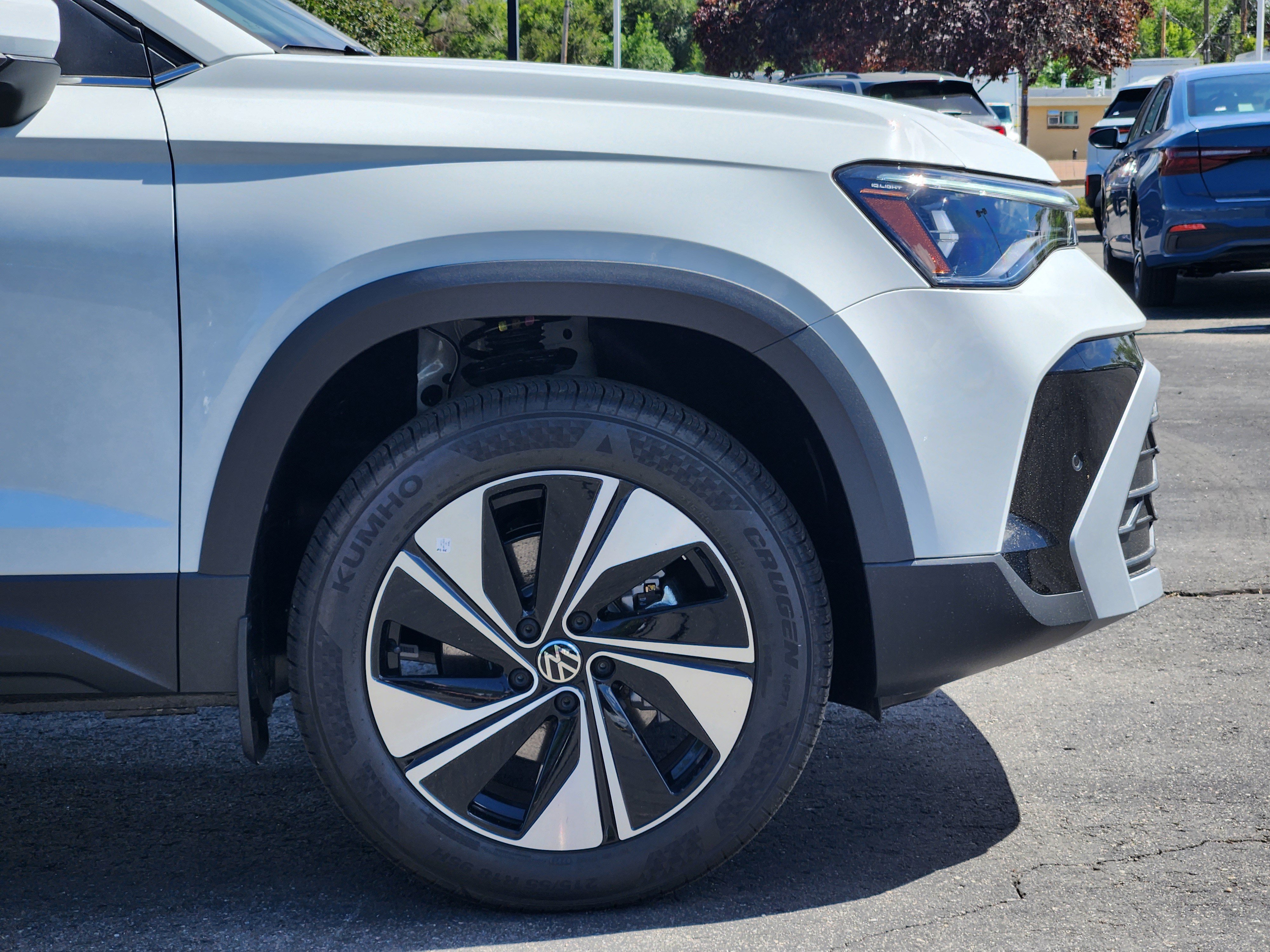 New 2026 Volkswagen Taos SE AWD/4WD image 8