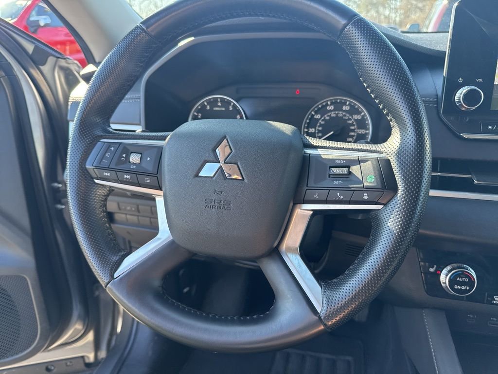 Used 2024 Mitsubishi Outlander SE image 16