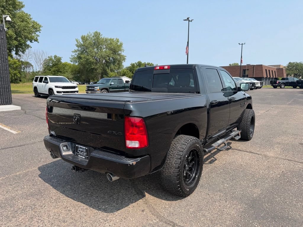 Used 2019 RAM 1500 Classic SLT w/ Black Appearance Group AWD/4WD image 5