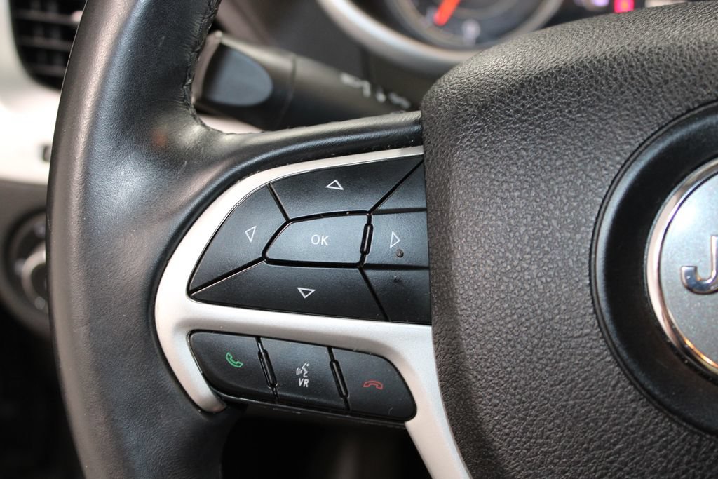 Used 2018 Jeep Cherokee Latitude Plus FWD image 28