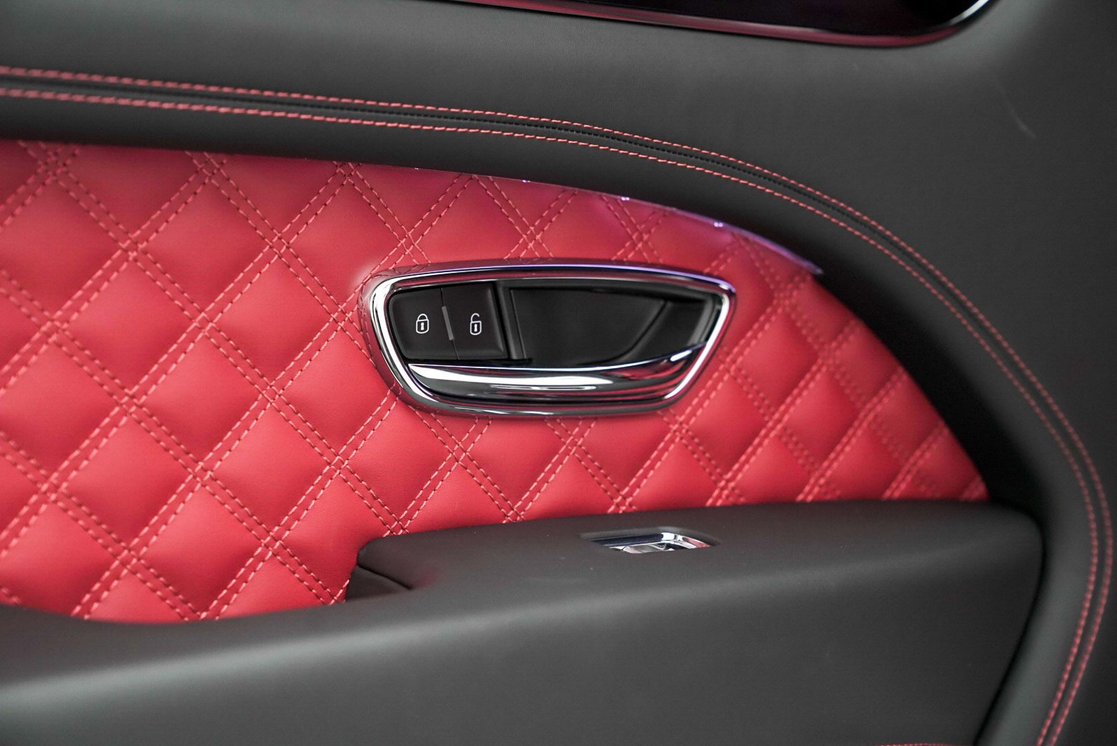 Used 2022 Bentley Bentayga image 25