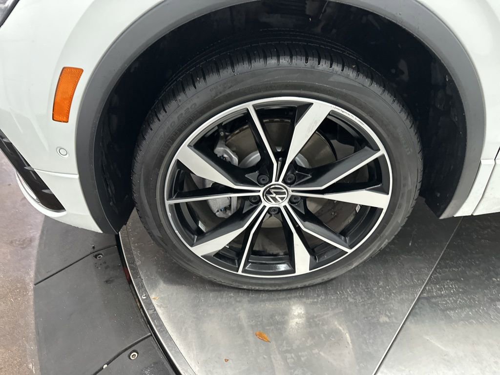 Used 2024 Volkswagen Tiguan SEL R-Line image 33