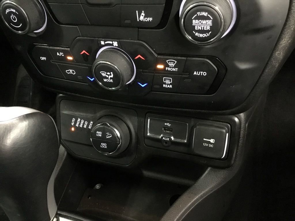 Used 2023 Jeep Renegade Trailhawk w/ Trailhawk Elite Group AWD/4WD image 24