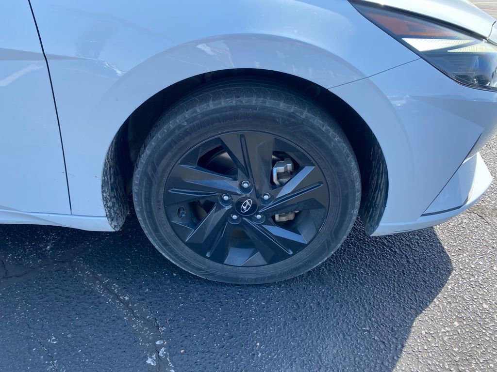 Used 2022 Hyundai Elantra Blue image 2