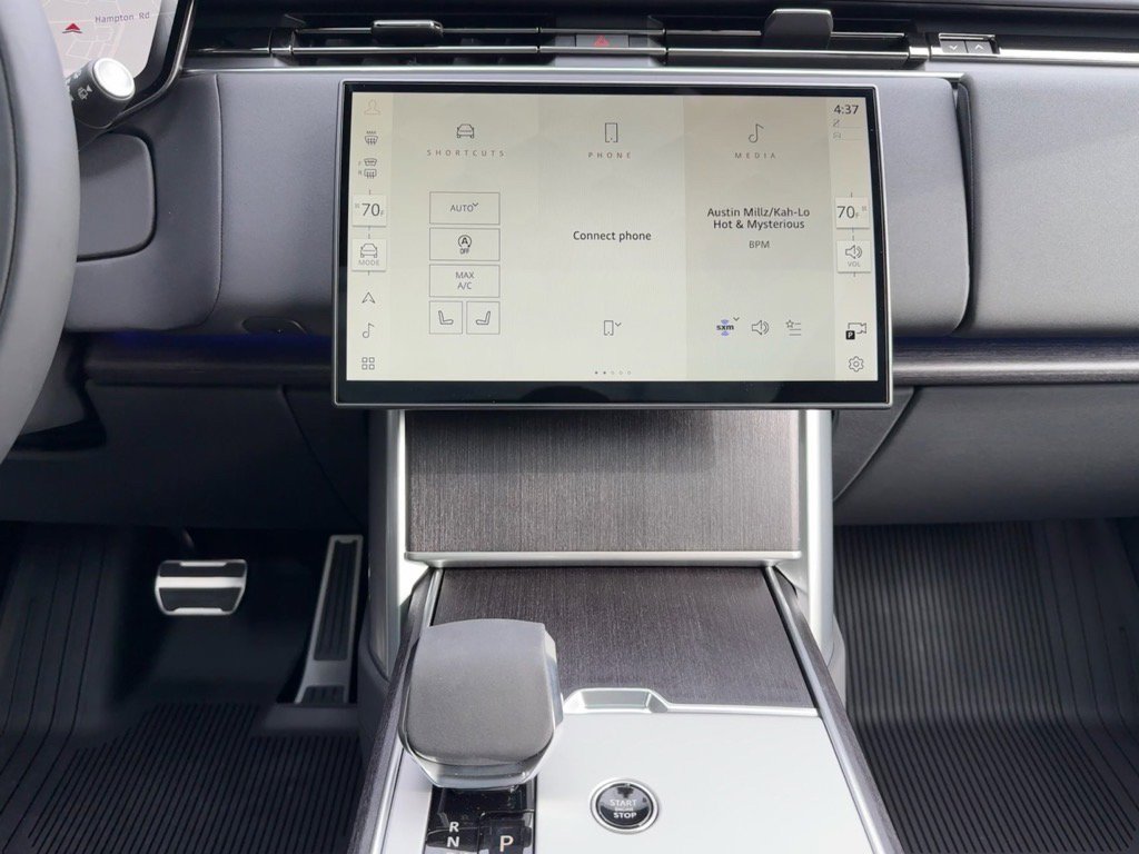 New 2025 Land Rover Range Rover SE image 17