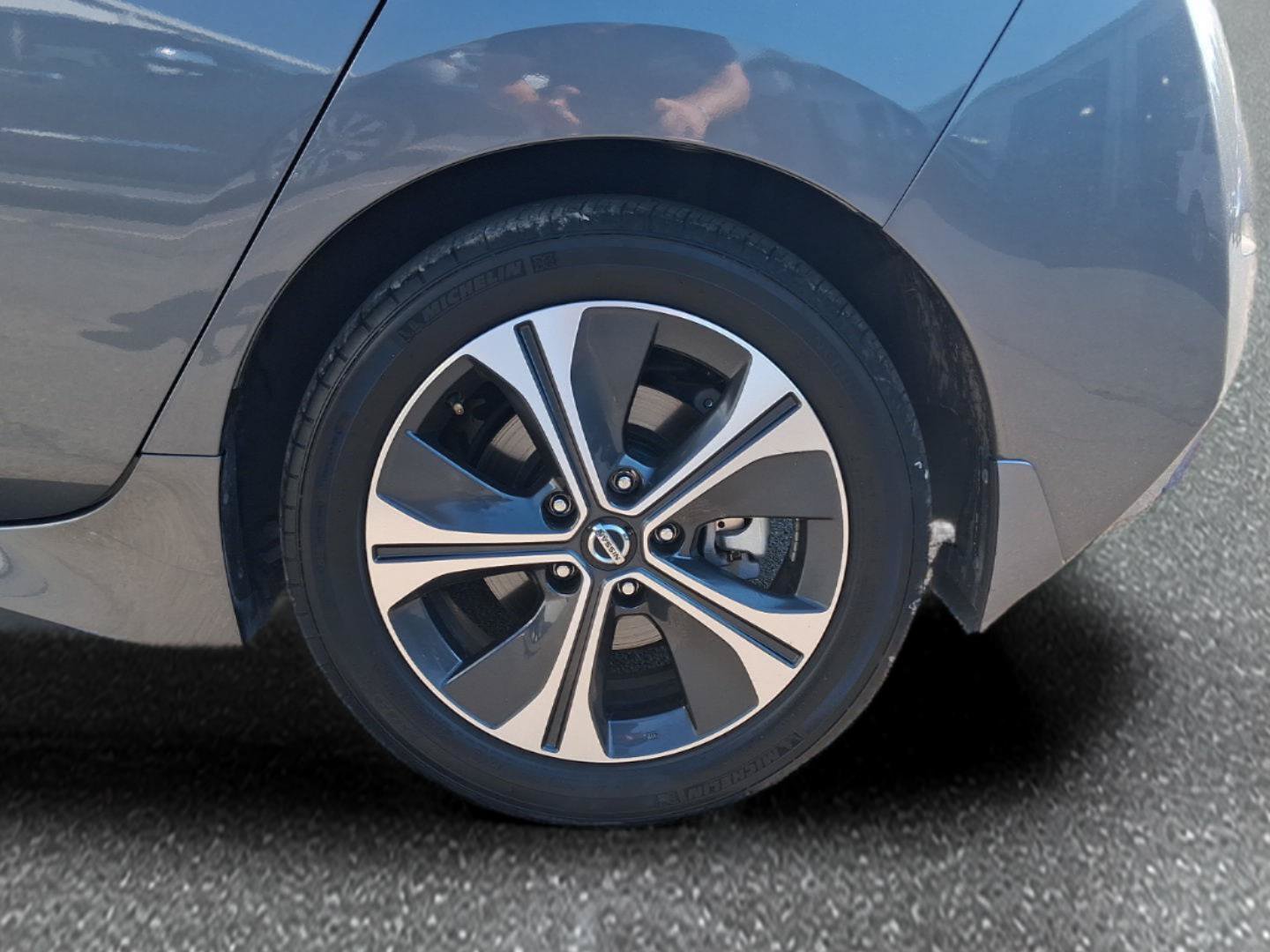 Used 2018 Nissan Leaf SL w/ SL Technology Package FWD image 8