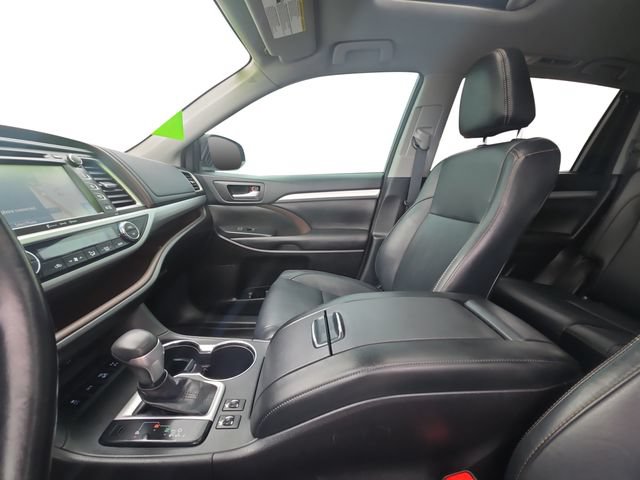 Certified 2017 Toyota Highlander XLE AWD/4WD image 11
