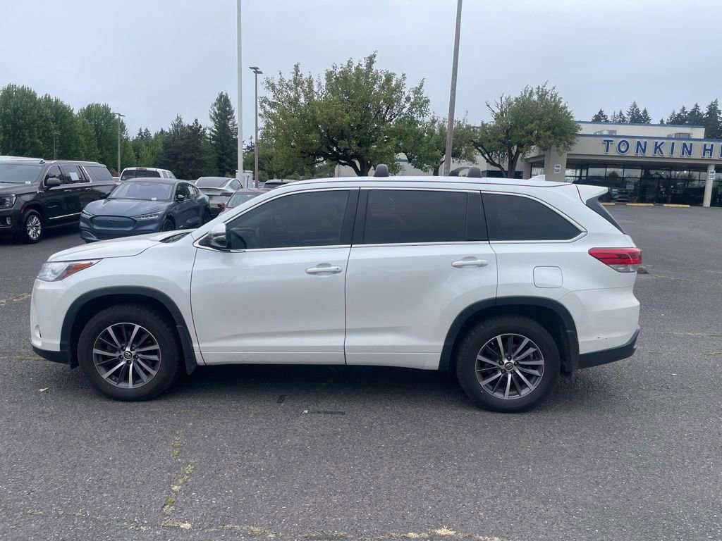 Used 2017 Toyota Highlander XLE AWD/4WD image 6