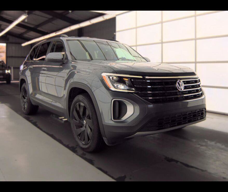 Used 2025 Volkswagen Atlas SE