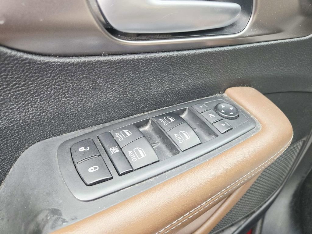 Used 2018 Chrysler Pacifica Limited image 38