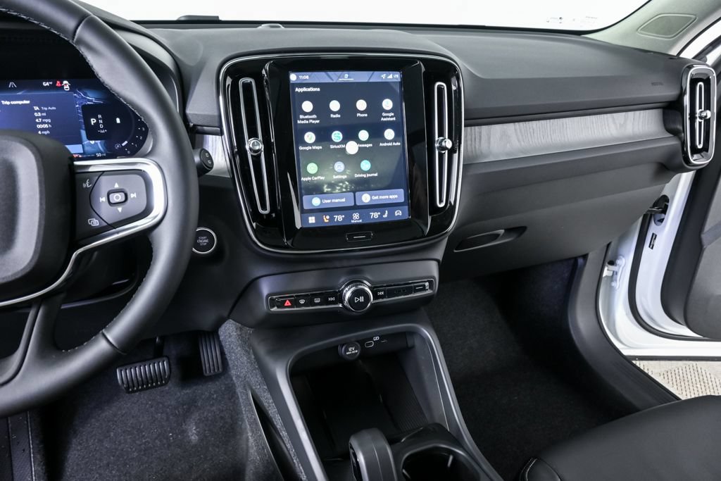 New 2026 Volvo XC40 B5 Core AWD/4WD image 12