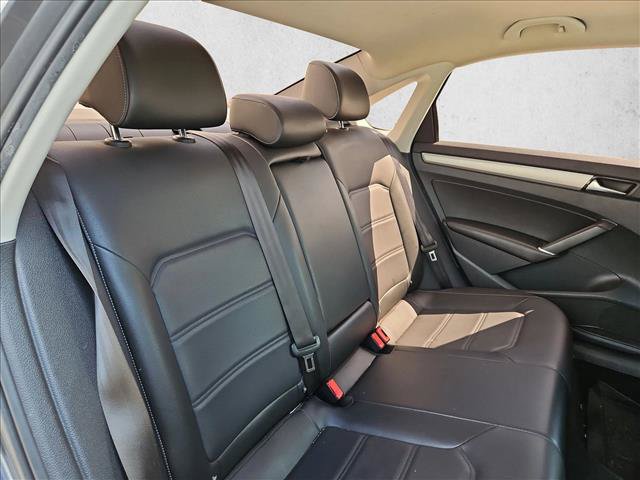 Used 2022 Volkswagen Passat 2.0T SE FWD image 19