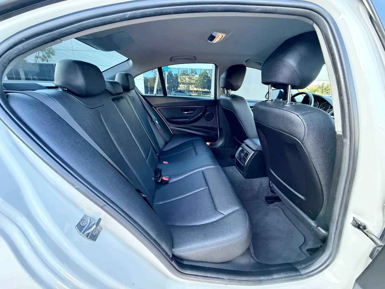 Used 2018 BMW 320i Sedan RWD image 13
