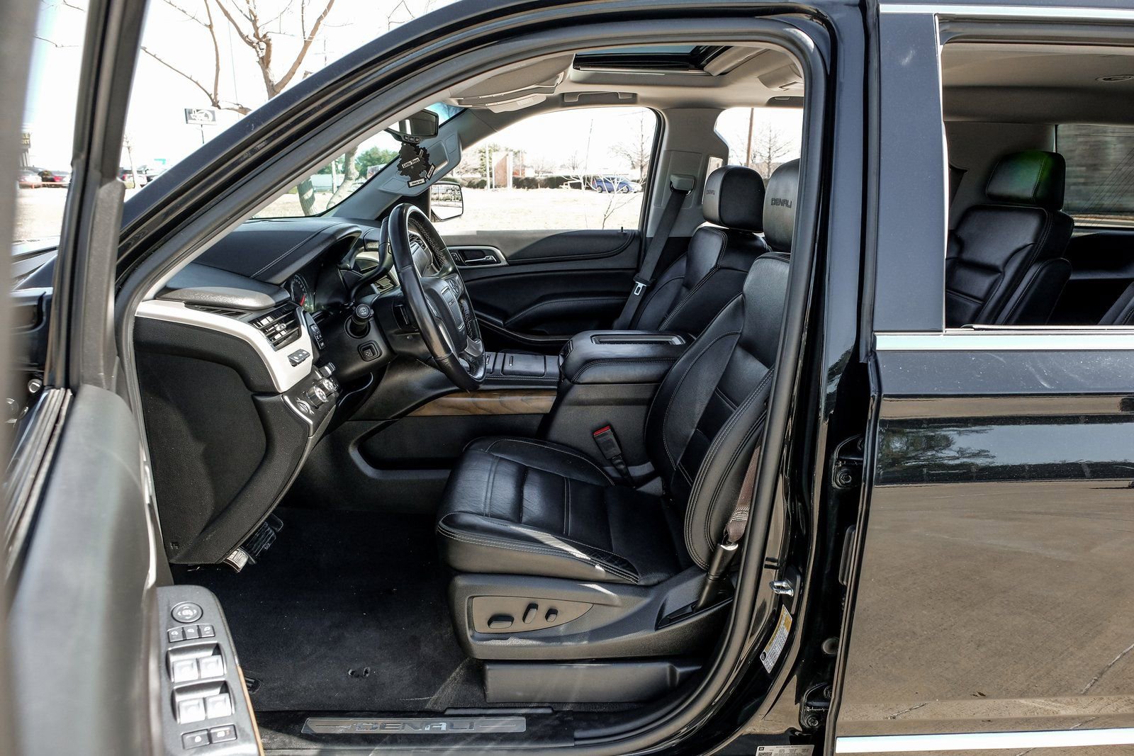 Used 2020 GMC Yukon Denali w/ Denali Ultimate Package image 4