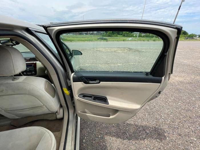 Used 2009 Chevrolet Impala LTZ FWD image 28