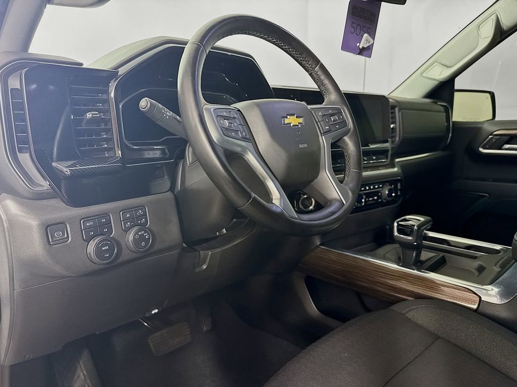 Used 2023 Chevrolet Silverado 1500 LT w/ Z71 Off-Road Package image 9