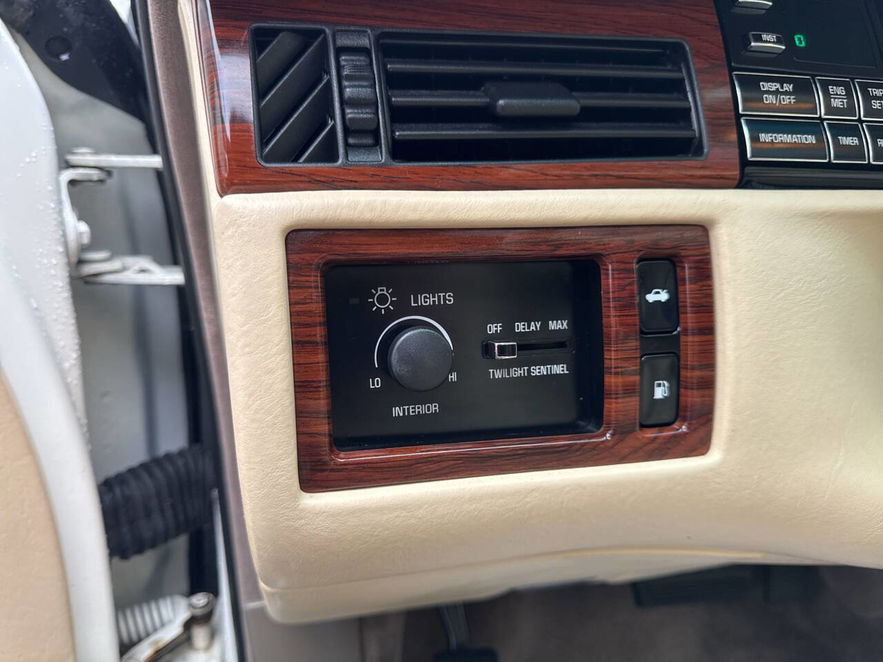 Used 1995 Cadillac De Ville Sedan image 36