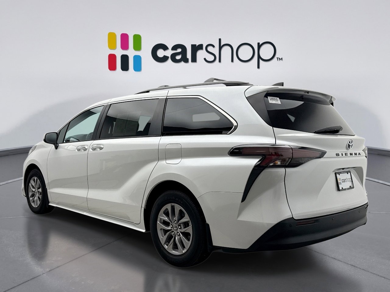 Used 2024 Toyota Sienna XLE image 3