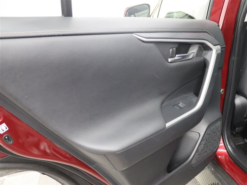 Used 2019 Toyota RAV4 Limited AWD/4WD image 18
