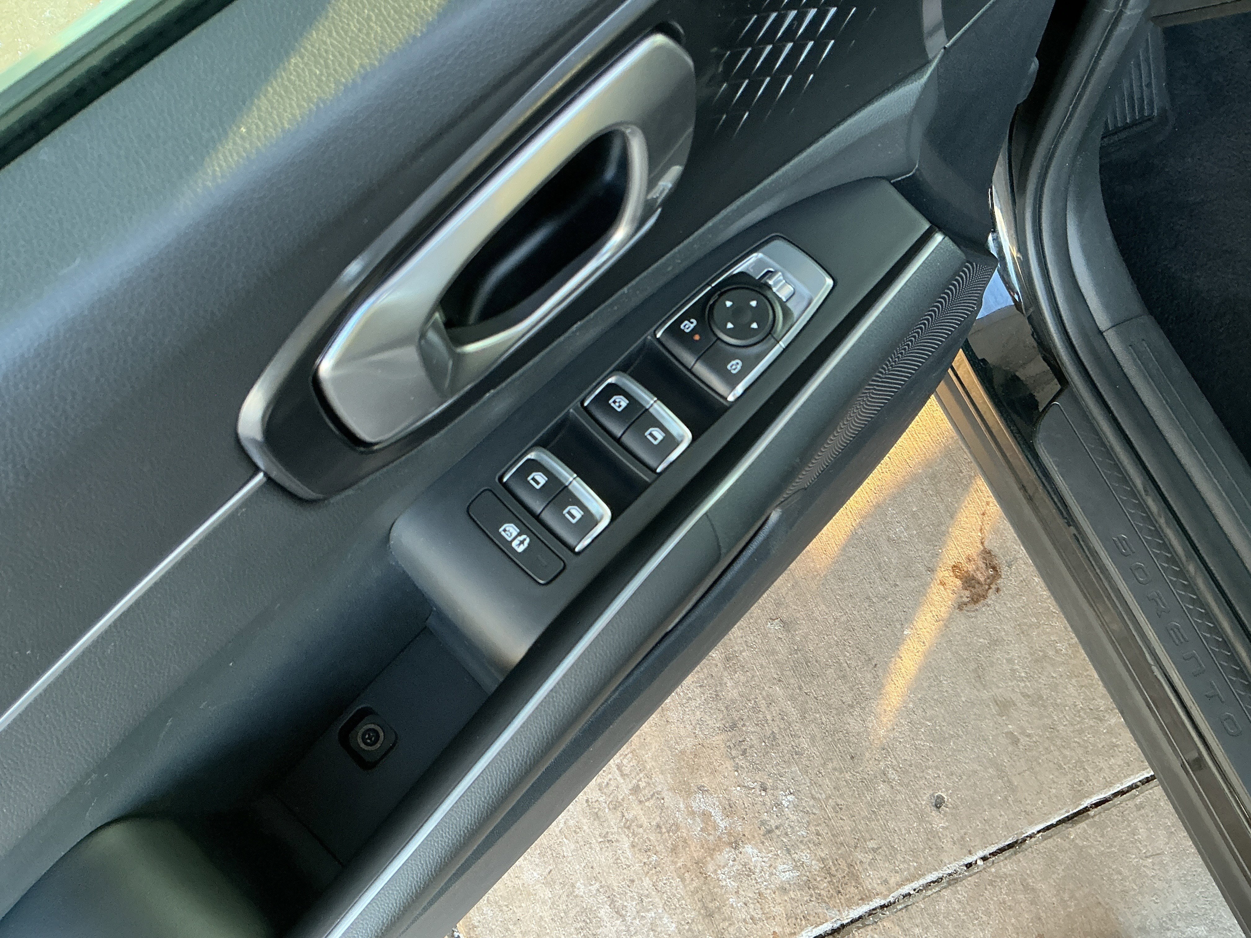 Used 2024 Kia Sorento S image 15