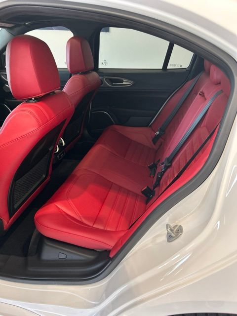 Used 2022 Alfa Romeo Giulia Veloce AWD/4WD image 14