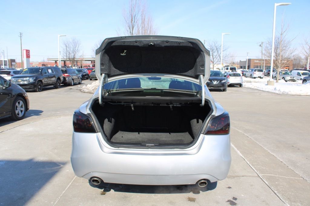 Used 2015 Nissan Altima 2.5 SV w/ Convenience Package image 9