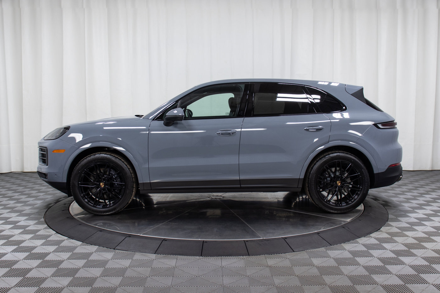 New 2025 Porsche Cayenne image 2