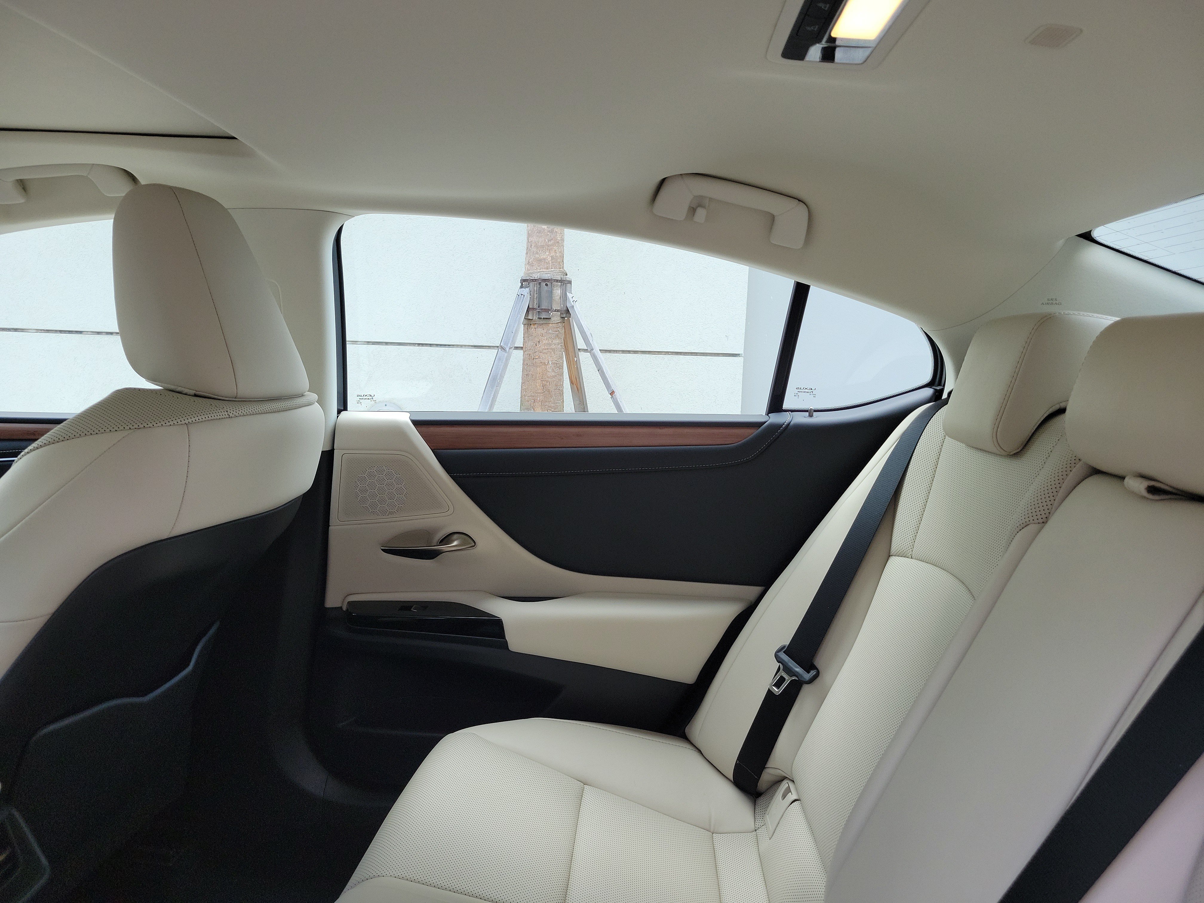 Used 2025 Lexus ES 350 w/ Premium Package FWD image 12