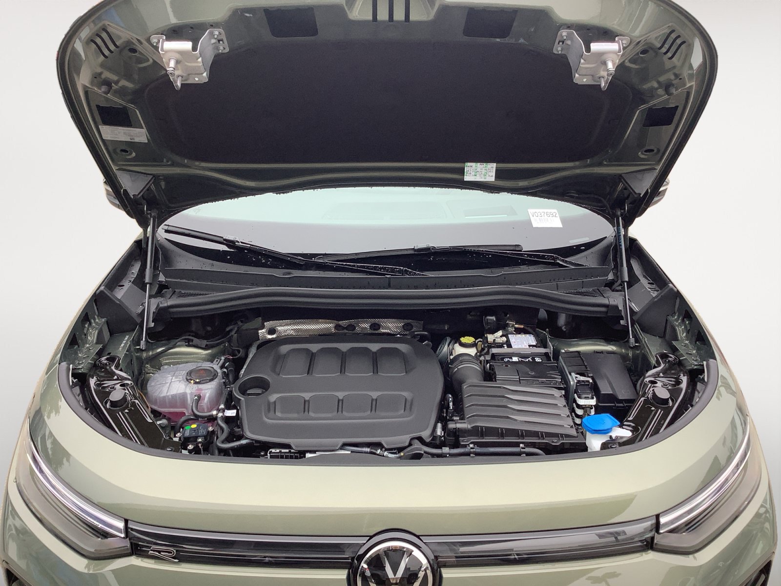 New 2026 Volkswagen Tiguan SE R-Line FWD image 12
