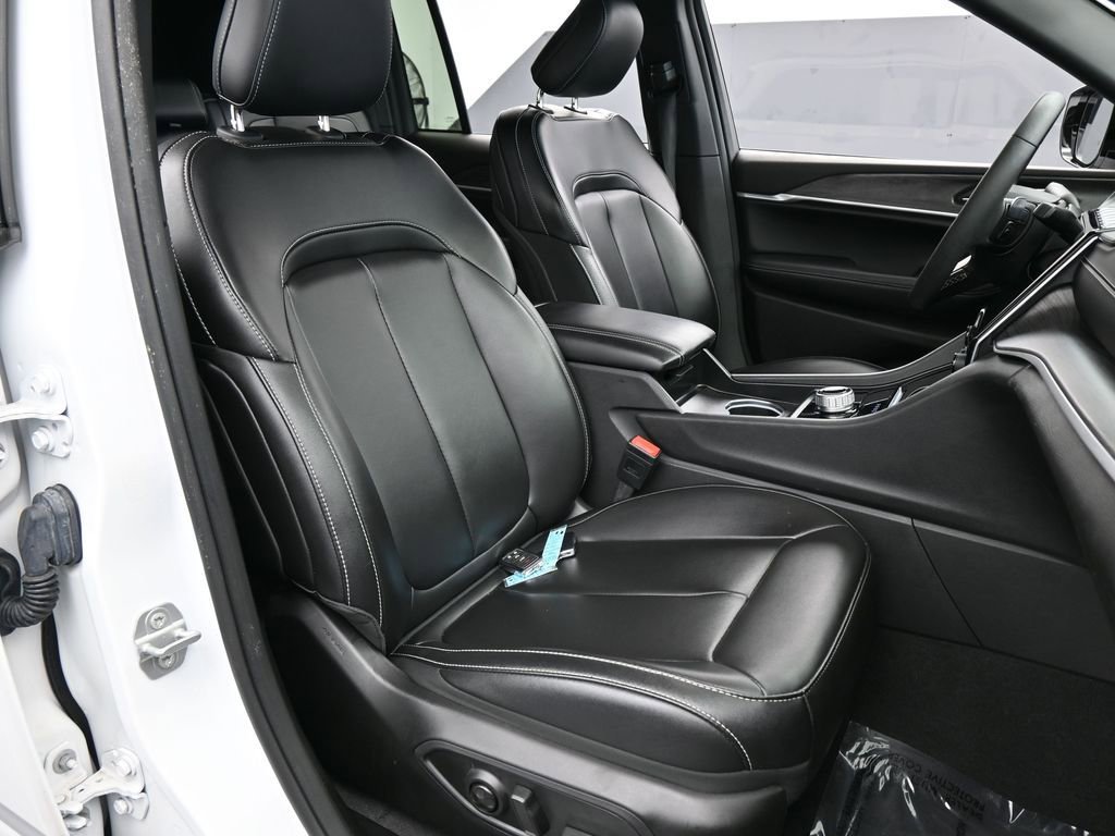 Used 2024 Jeep Grand Cherokee Limited RWD image 51