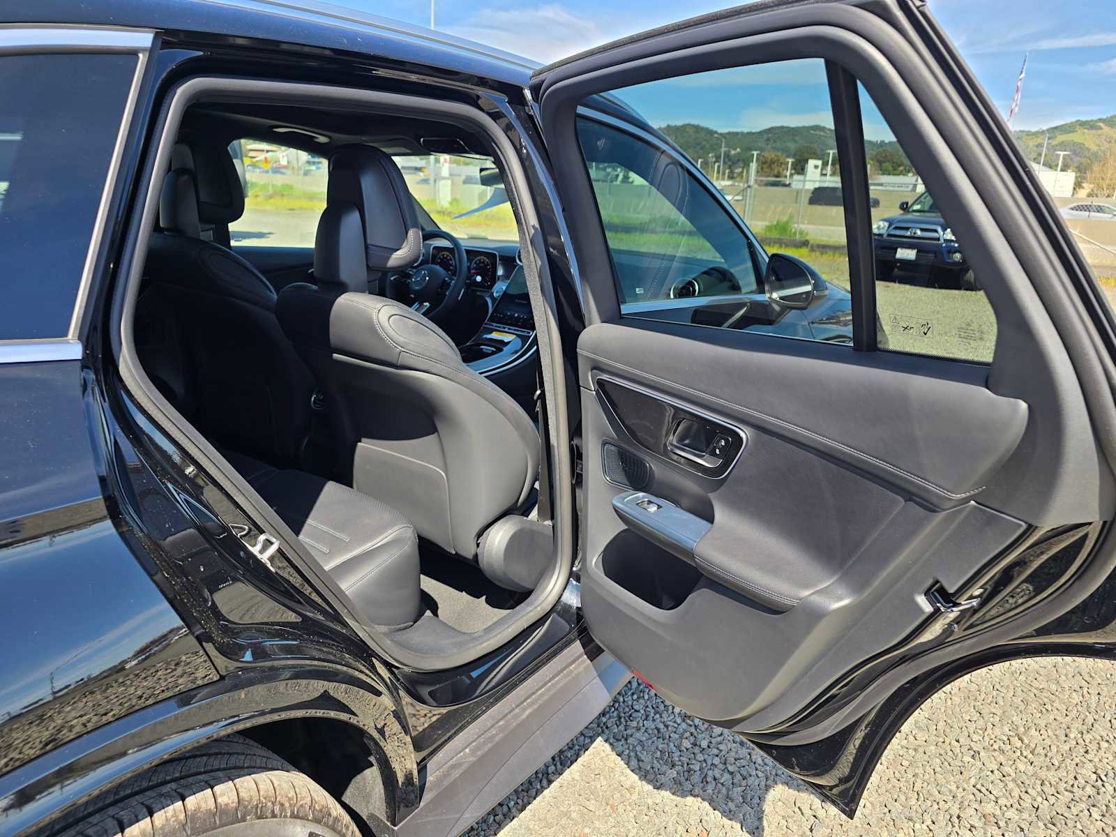 Used 2026 Mercedes-Benz GLC 300 4MATIC image 14