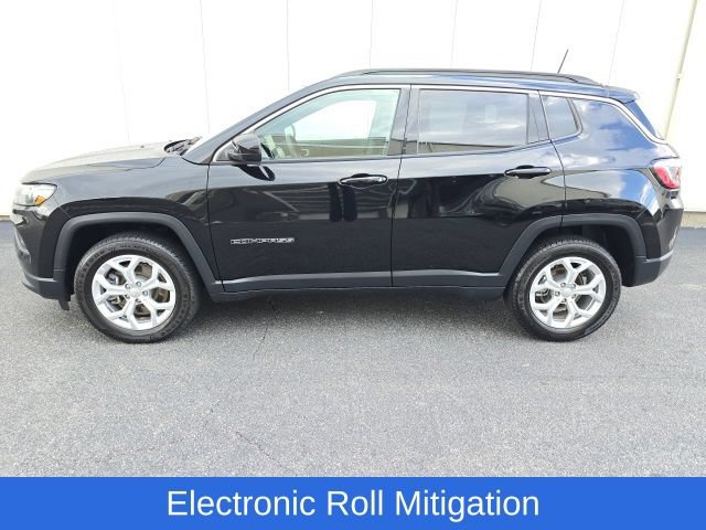 Used 2024 Jeep Compass Latitude AWD/4WD image 4