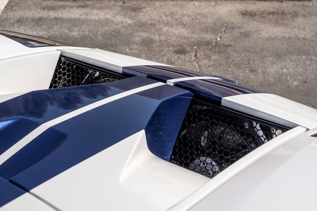 Used 2005 Ford GT image 79