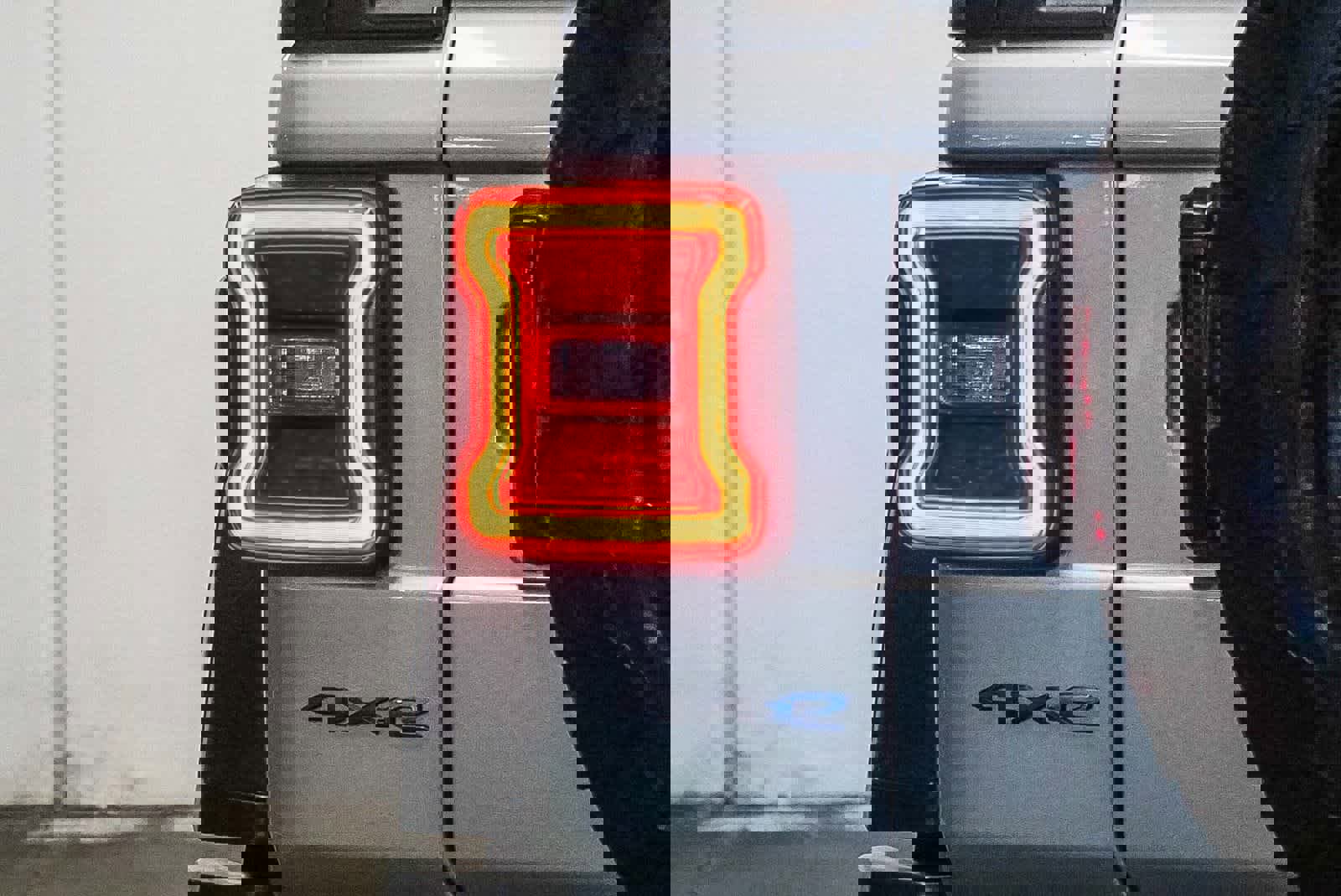 Used 2023 Jeep Wrangler Unlimited Rubicon 4xe AWD/4WD image 11