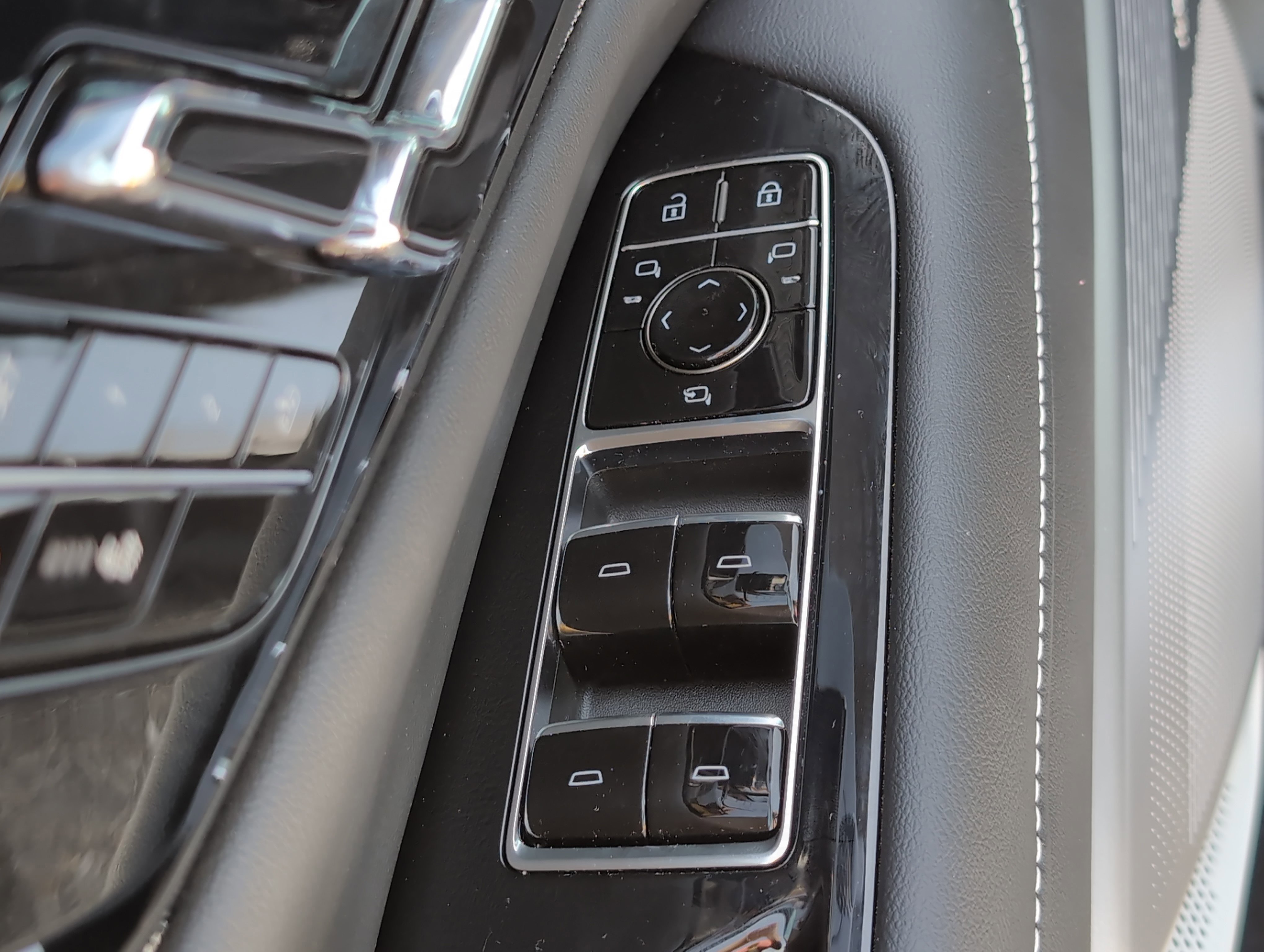 New 2025 Cadillac Optiq Luxury 1 image 12