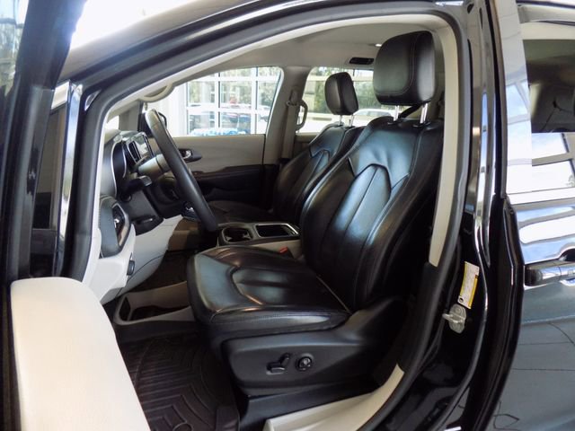 Used 2022 Chrysler Pacifica Touring-L image 19