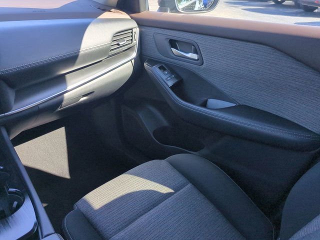 Used 2023 Nissan Rogue SV FWD image 18