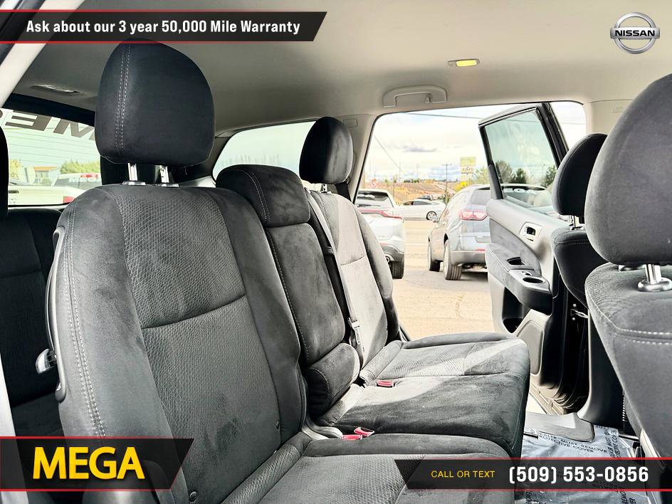 Used 2016 Nissan Pathfinder SV image 18