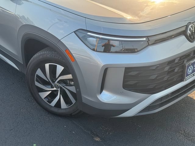Certified 2025 Volkswagen Tiguan S FWD image 3