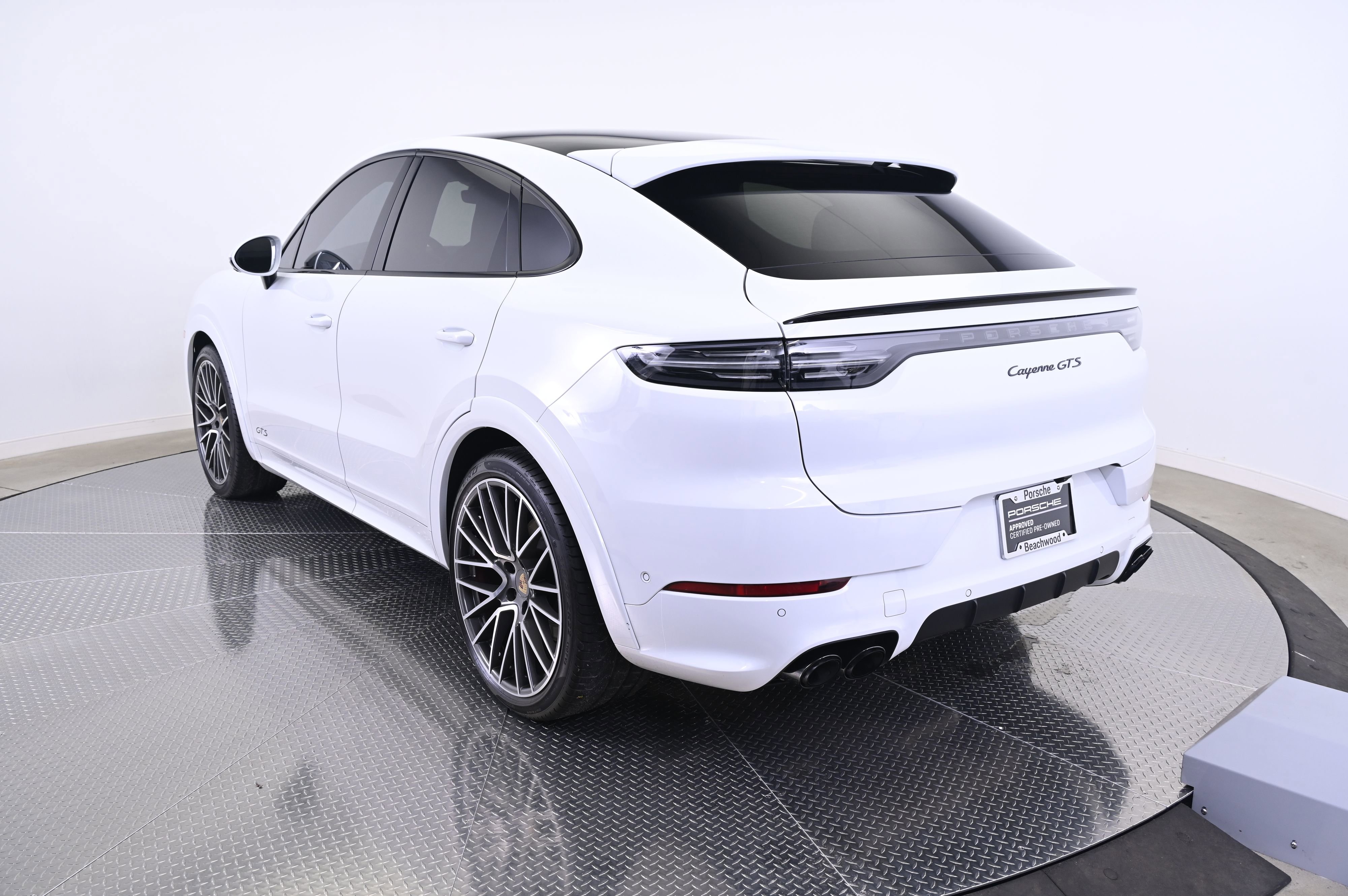 Used 2022 Porsche Cayenne GTS image 3