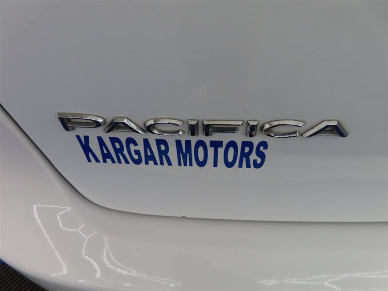 Used 2024 Chrysler Pacifica Touring-L FWD image 13