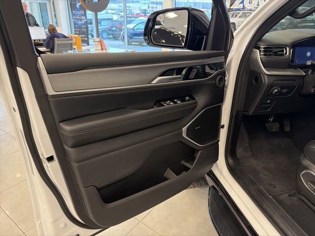 New 2026 Jeep Grand Wagoneer 4WD image 15