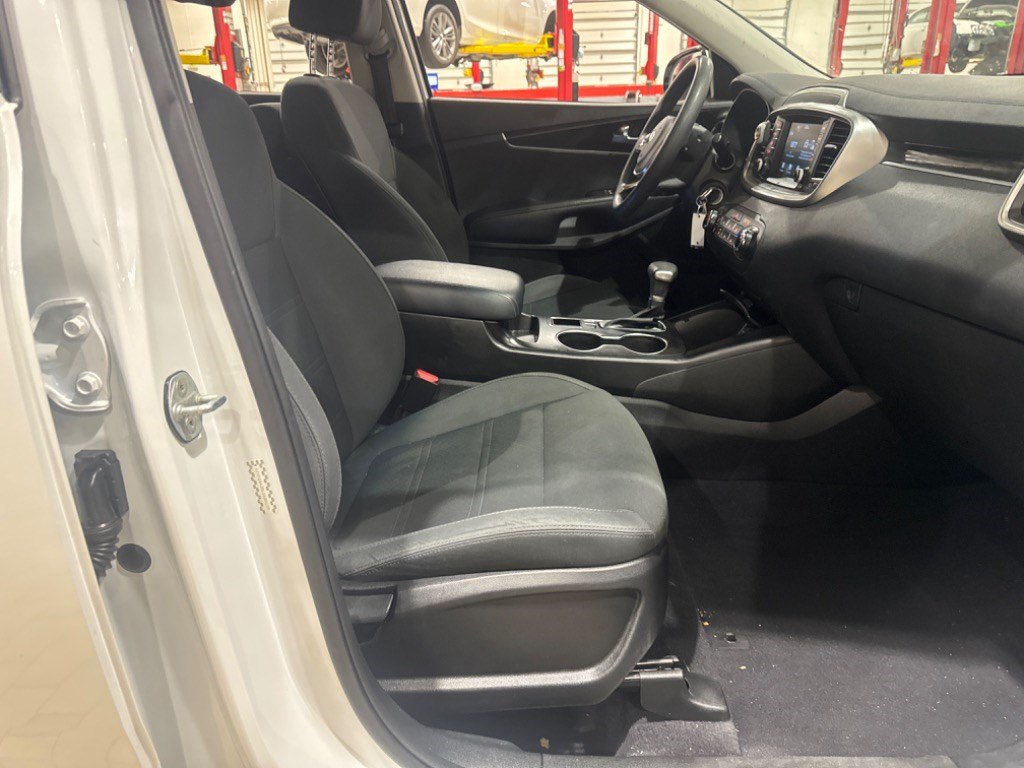 Used 2020 Kia Sorento LX FWD image 12