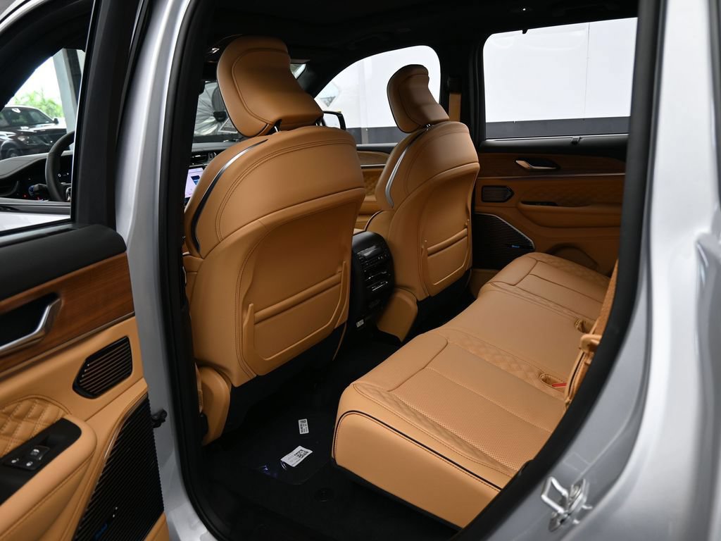 New 2025 Jeep Grand Cherokee Summit AWD/4WD image 40